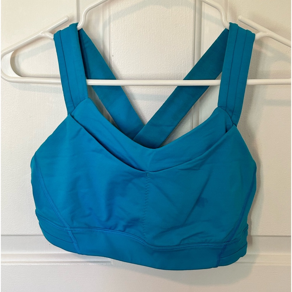 Lulu, sports bra like new, size 6.